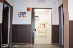 車いす対応トイレの入口のようす