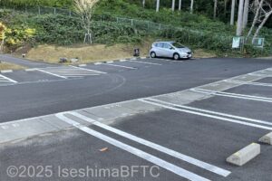 敷地奥の駐車場