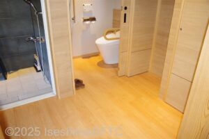 ユニバーサルスイート　トイレ入口
