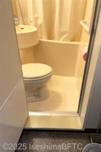 和室（401号室）　ユニットバス・トイレ入口