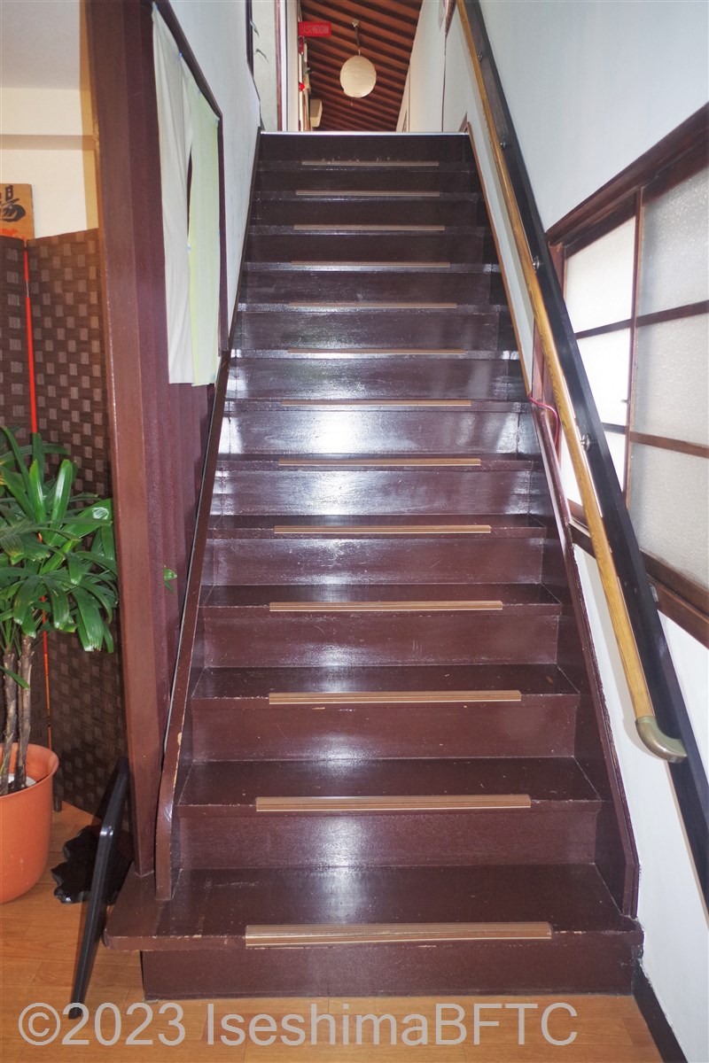 別館の階段