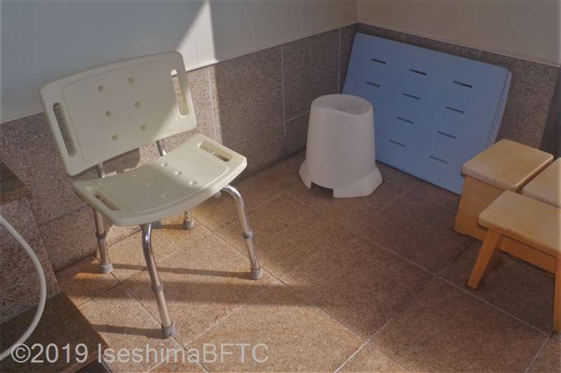 4階大浴場「ようよう」シャワーチェアと浴室用マット