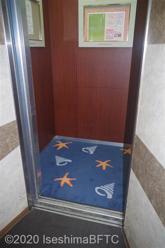 エレベーター2　内部