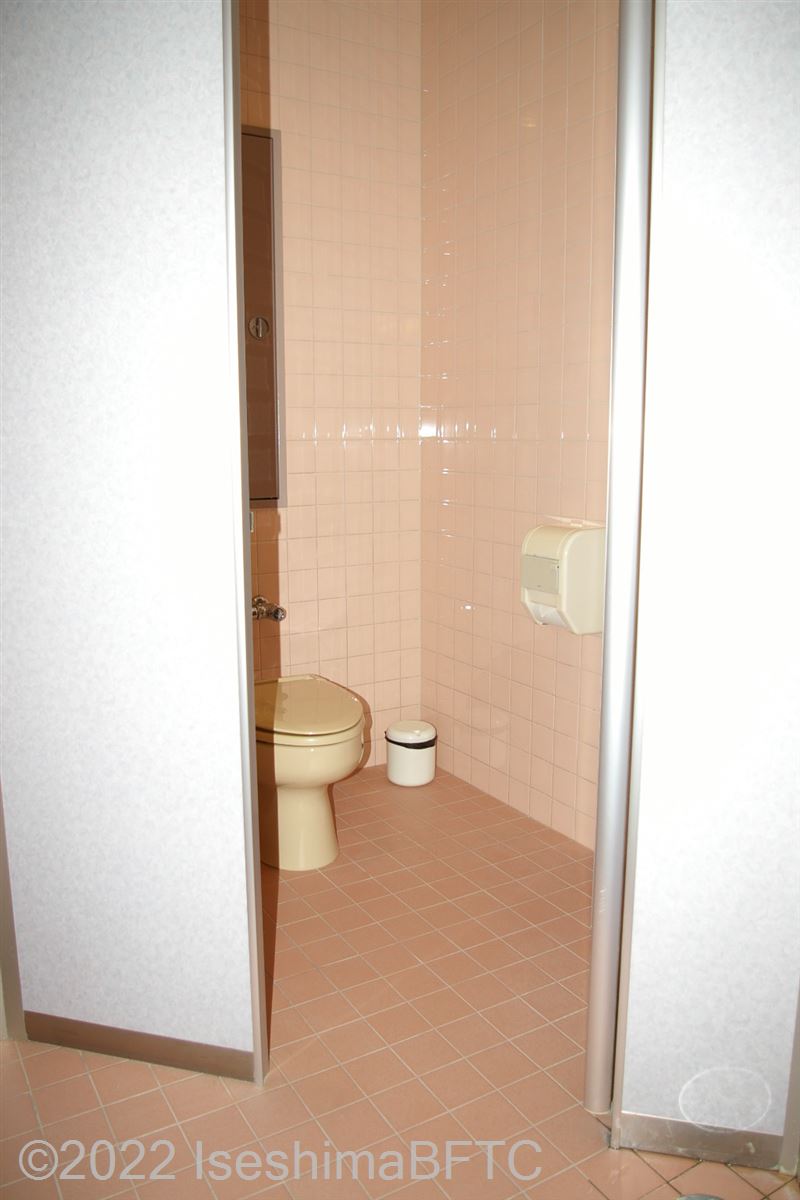 「みぎわの湯」女性用大浴場　トイレ個室