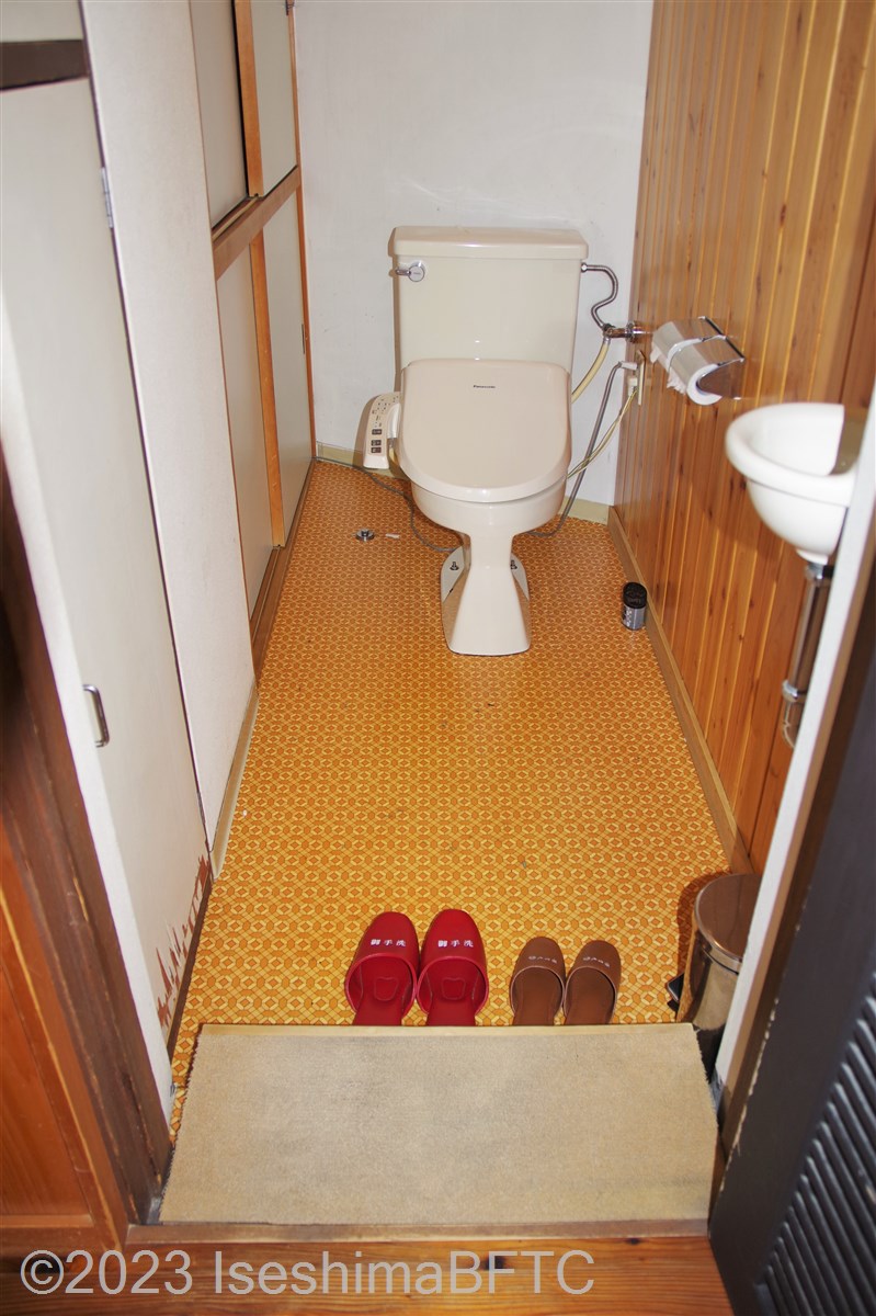 女性用大浴場「渚の湯」　脱衣所内トイレ