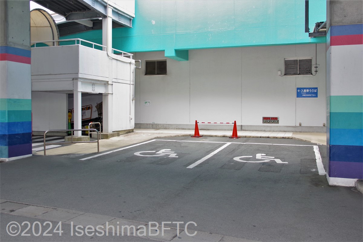 平面駐車場の障害者用区画