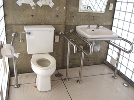 船江公園車いす対応トイレ内部