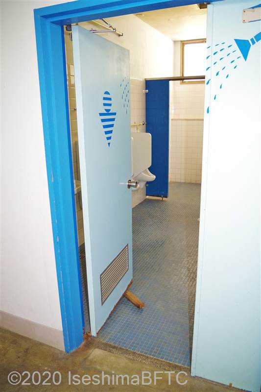 三重県営体育館　男性用トイレ入口