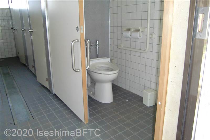 金剛證寺　駐車場トイレ棟　女性用トイレ内部