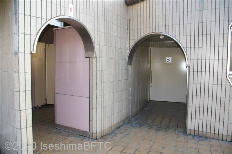 JR二見浦駅前トイレ入口