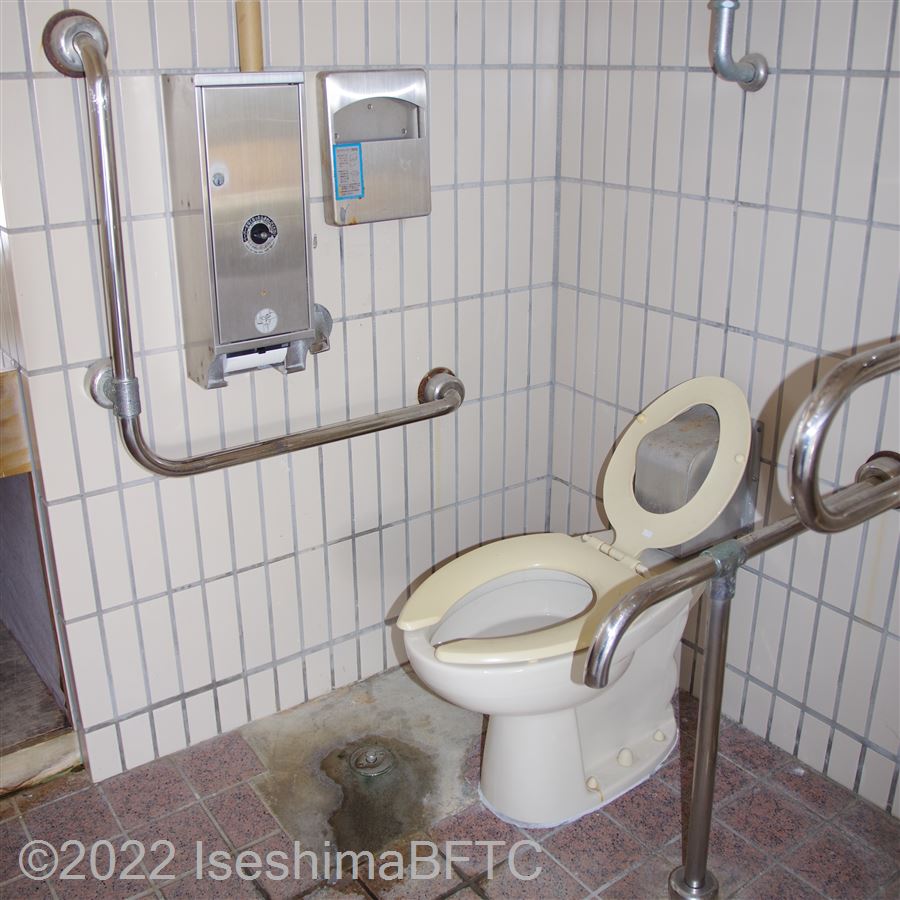 志摩総合スポーツ公園多目的広場車いす対応トイレ