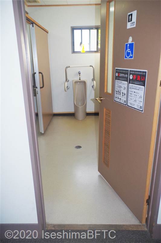 相差海女文化資料館男性用トイレ入口　