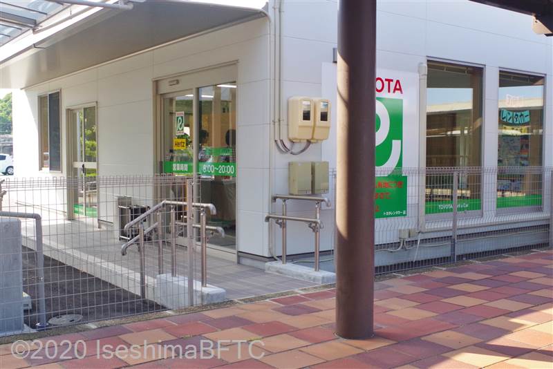 トヨタレンタリース三重鳥羽駅前店　車いす対応駐車場