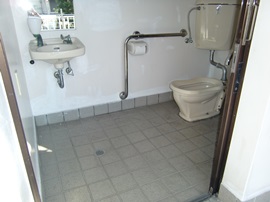 宿浦公衆トイレ　車いす対応トイレ内部