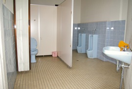 方座浦公衆トイレ　男性用トイレ内部