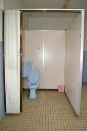 方座浦公衆トイレ　車いす対応トイレ入口